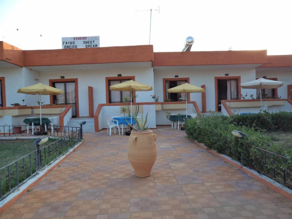 Daydream Hill Hotel Stavros  Exterior photo